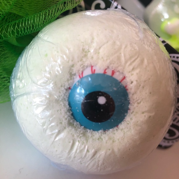 SOLD-Skull Spa Set (Lemon Eucalyptus ) - Picture 4 of 7